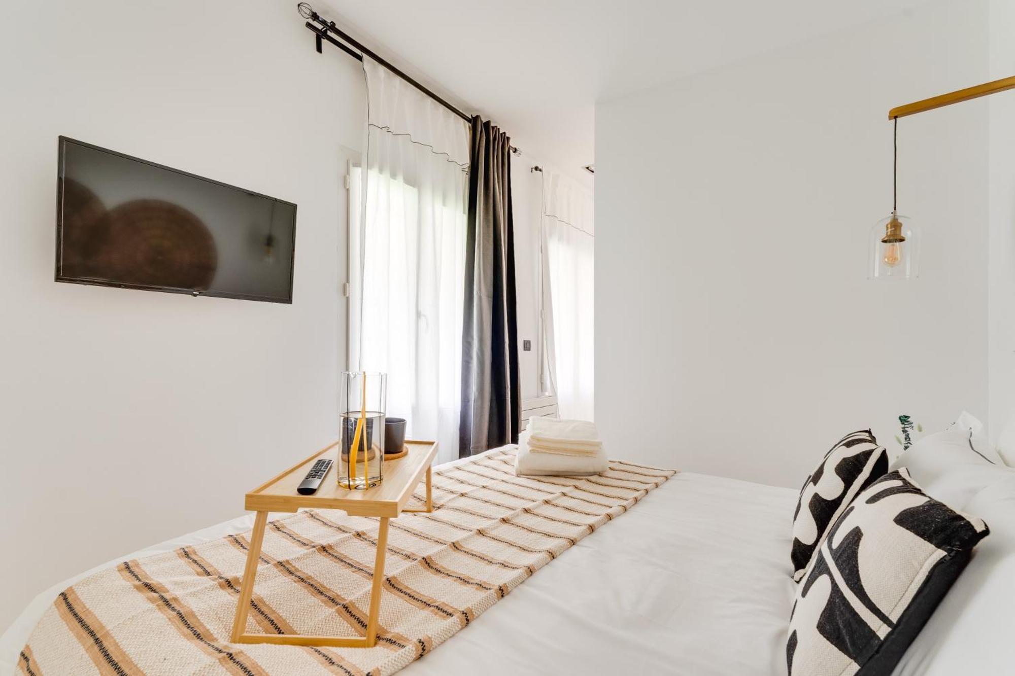 Apartment Portemaillot & La Defense 4 Bedroom 10 People