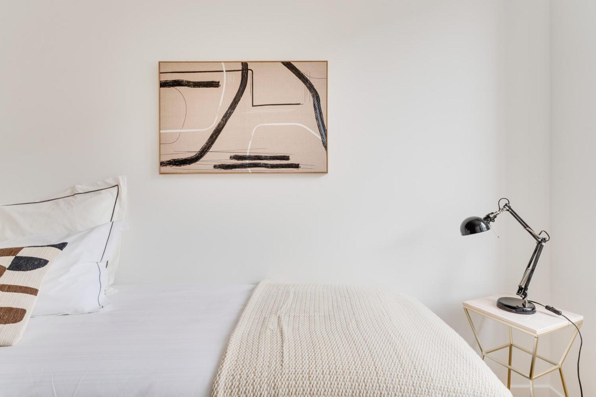 Apartment Portemaillot & La Defense 4 Bedroom 10 People